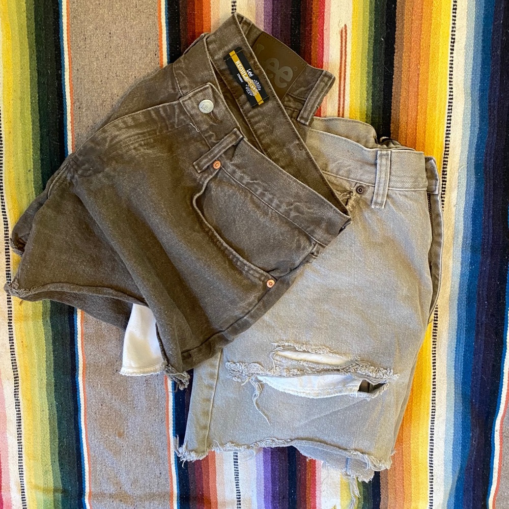 Lee Jean Distressed Cutoffs
